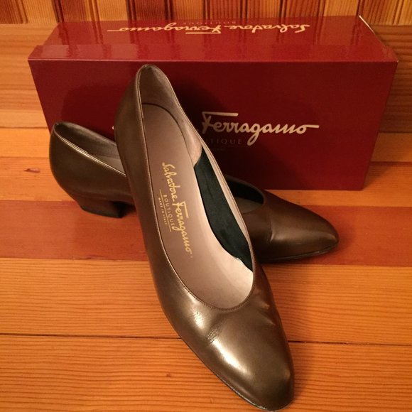 Salvatore Ferragamo Boutique  Vintage Bronz Pumps - Picture 1 of 7